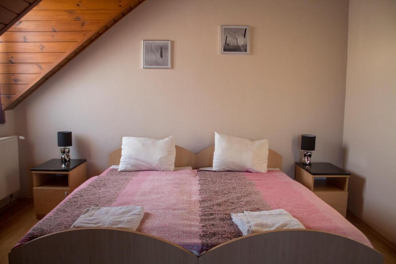 Gilde Panzio Bed & Breakfast Pilisvorosvar ภายนอก รูปภาพ